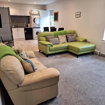 Spacious, Modern First Floor Flat Near Beach And Ferry East Cowes Exterior photo