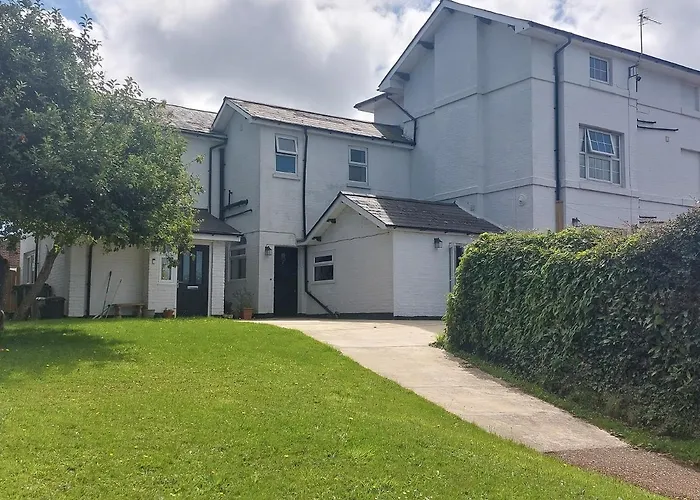 Spacious, Modern First Floor Flat Near Beach And Ferry