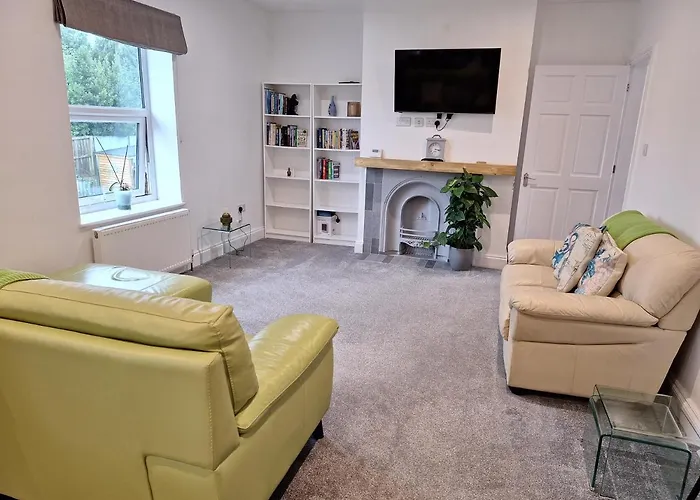 Spacious, Modern First Floor Flat Near Beach And Ferry