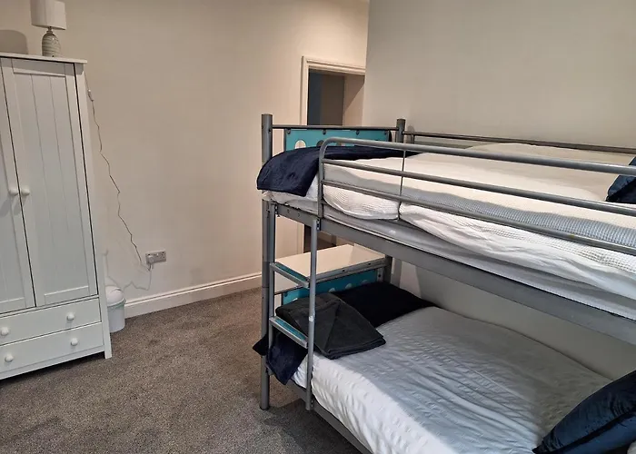 Spacious, Modern First Floor Flat Near Beach And Ferry