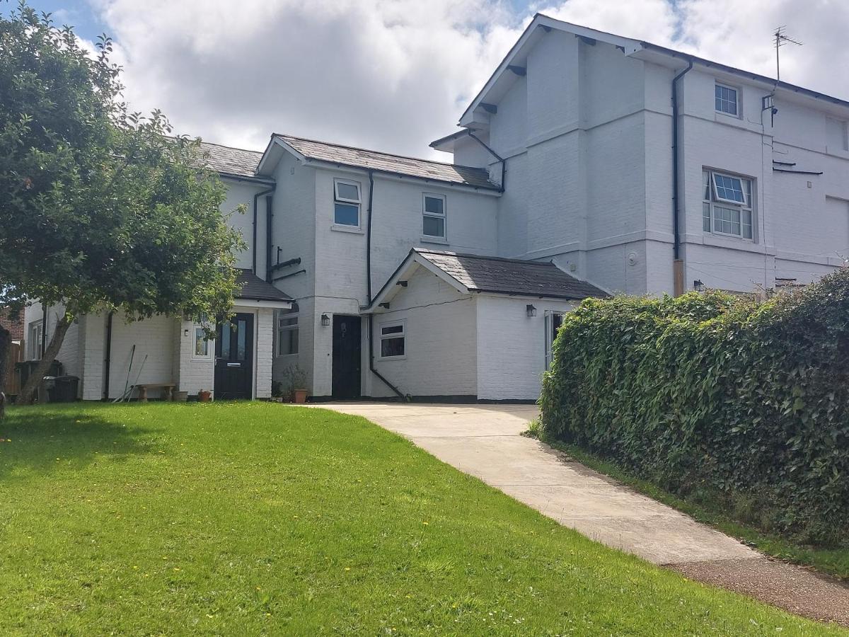 Spacious, Modern First Floor Flat Near And Ferry Apartment East Cowes