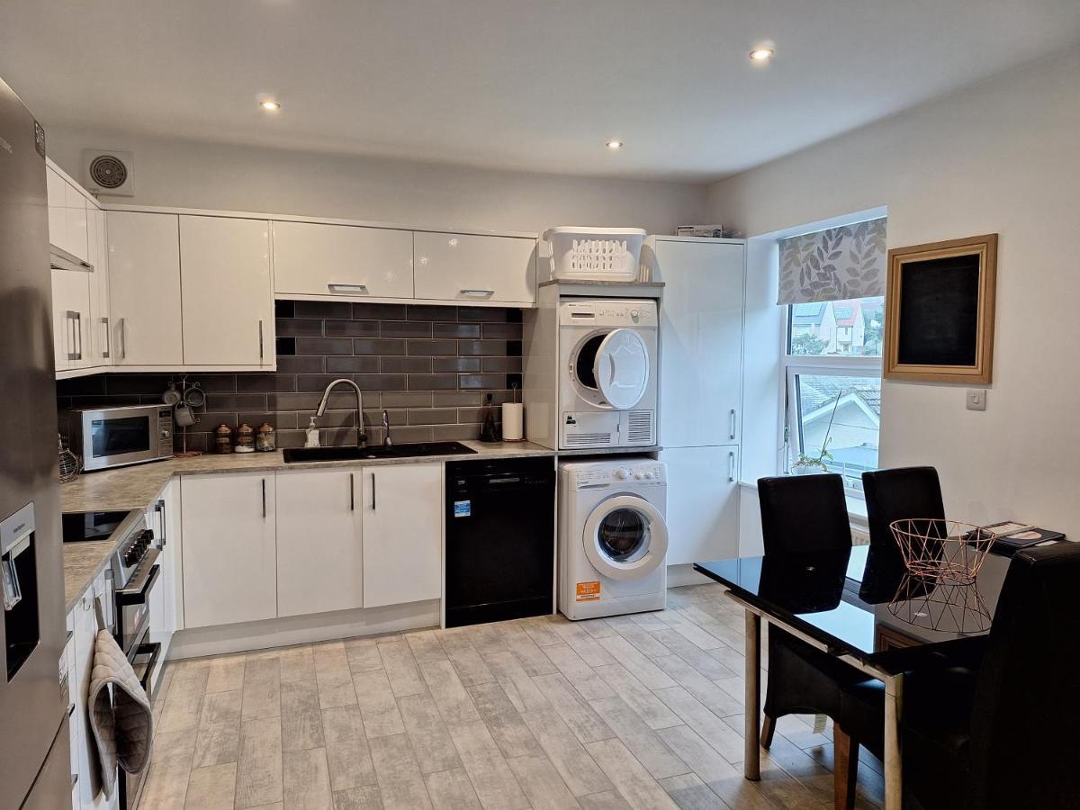 Spacious, Modern First Floor Flat Near And Ferry Apartment *